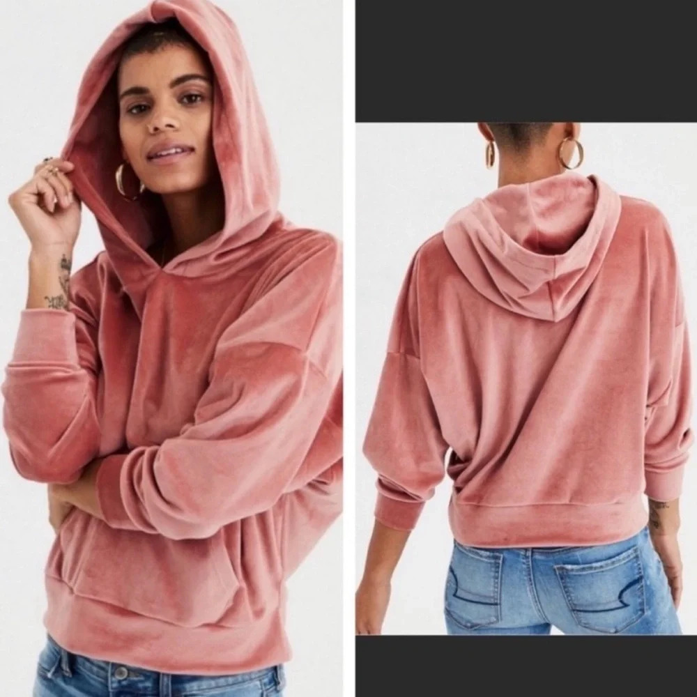 American Eagle Velour Hoodie. Batwing Style. Size Medium.
Blush-Salmon color.